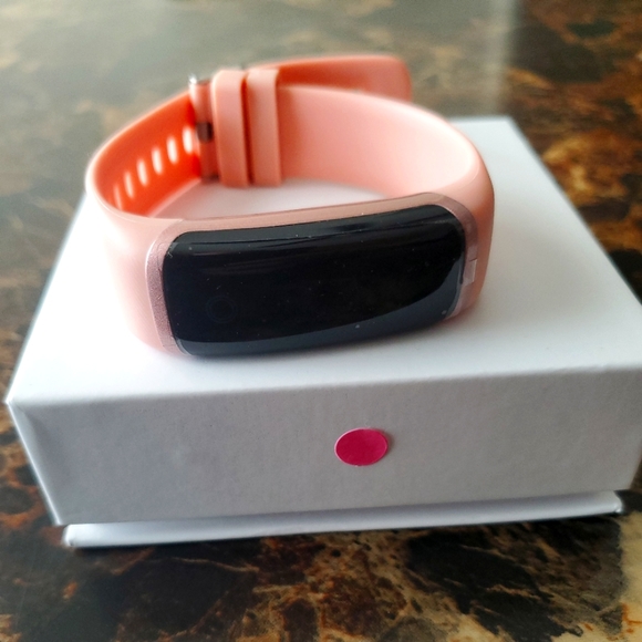 Fitness Tracker Smart Bracelet Wristband Pink NEW - Picture 1 of 11